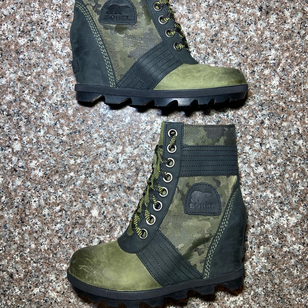 Sorel Lexie Wedge Boots Camo Black Green Size 5